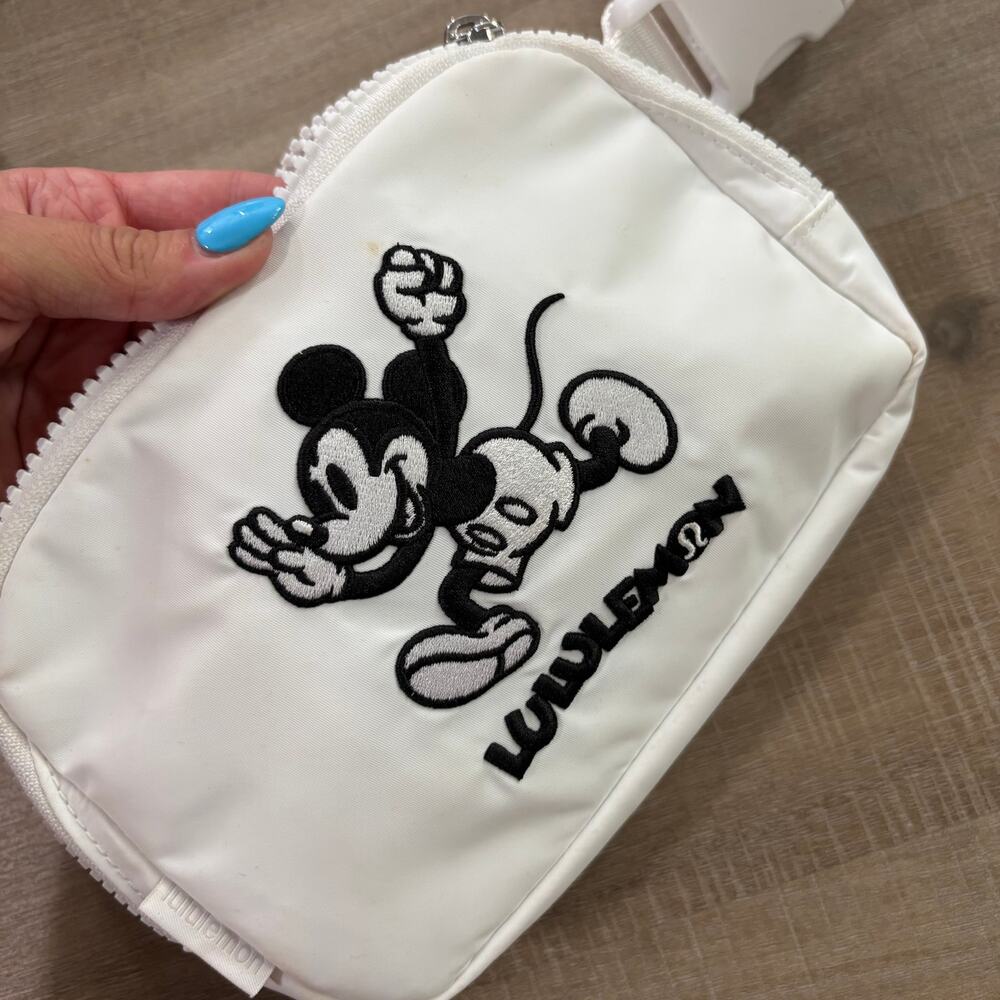 Lululemon Everywhere Belt Bag Mickey Mouse White - Picture 3 of 7